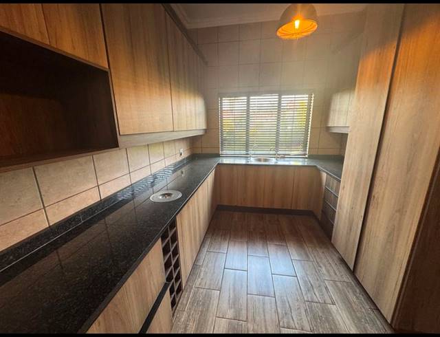 4 BEDROOM HOUSE FOR SALE IN AERORAND